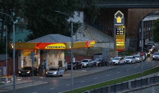 Ukraine Has Struck Russian Oil Refineries 194 Times Since January, Triggering Severe Fuel Shortages
