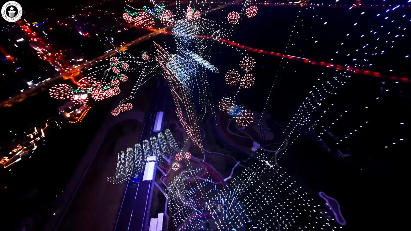 億航一台電腦同時操控 22,580 架無人機,打破金氏世界紀錄 1