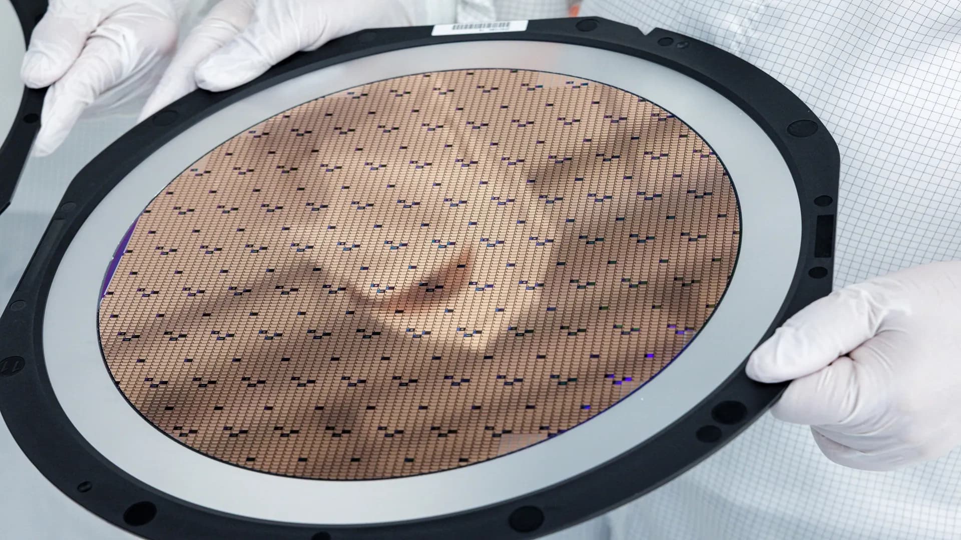 Harvard Develops Silicon Chip That Uses Electric Current and Water to Simultaneously Synthesize 64 DNA Sequences 1