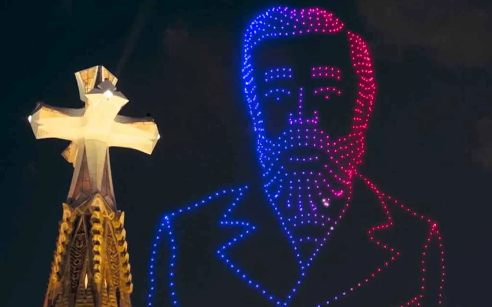 700 Drones Spell Out Gaudí's Face Above the Sagrada Família in Centenary Tribute 1