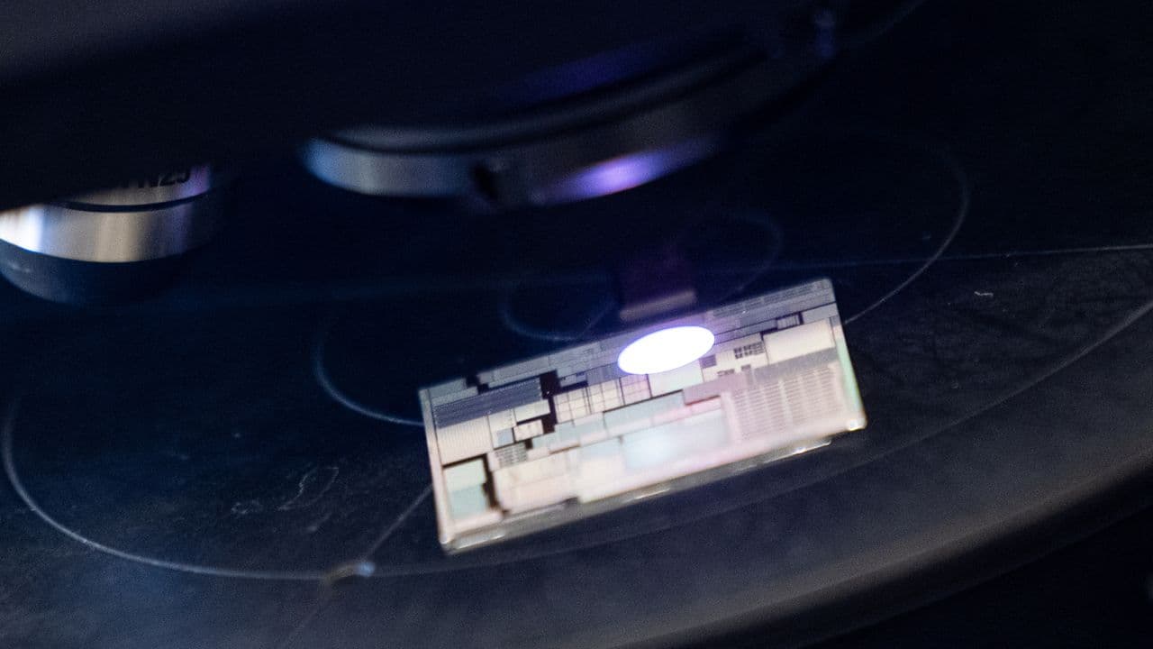 AI在特定領域開始超越晶片工程師 LLM加速軟體晶片設計工具開發——柏克萊研究員:「仍需大量人工引導」 1