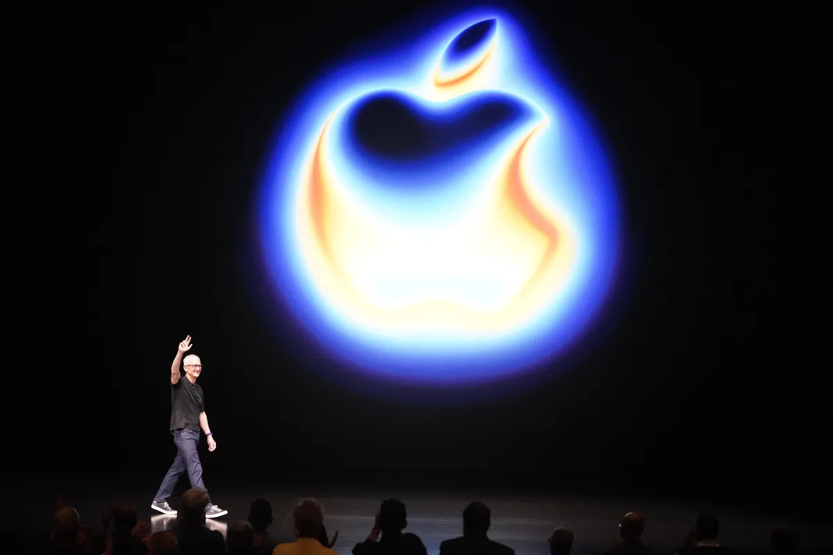 AI Pressures Apple on Multiple Fronts, iPhone Price Hike Possible