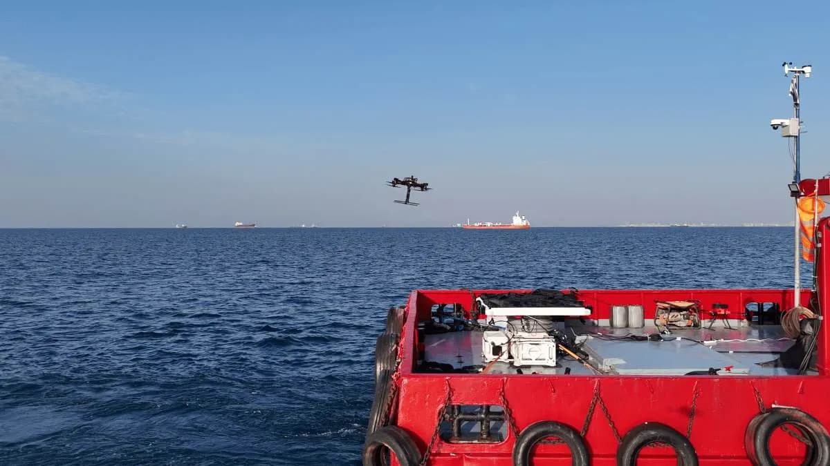 海上降落不再靠運氣!新系統解決無人機在惡劣海況中的著艦難題 1