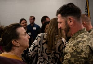 烏克蘭退伍軍人赴亞利桑那州分享戰爭教訓:無人機正在重塑現代戰場 1