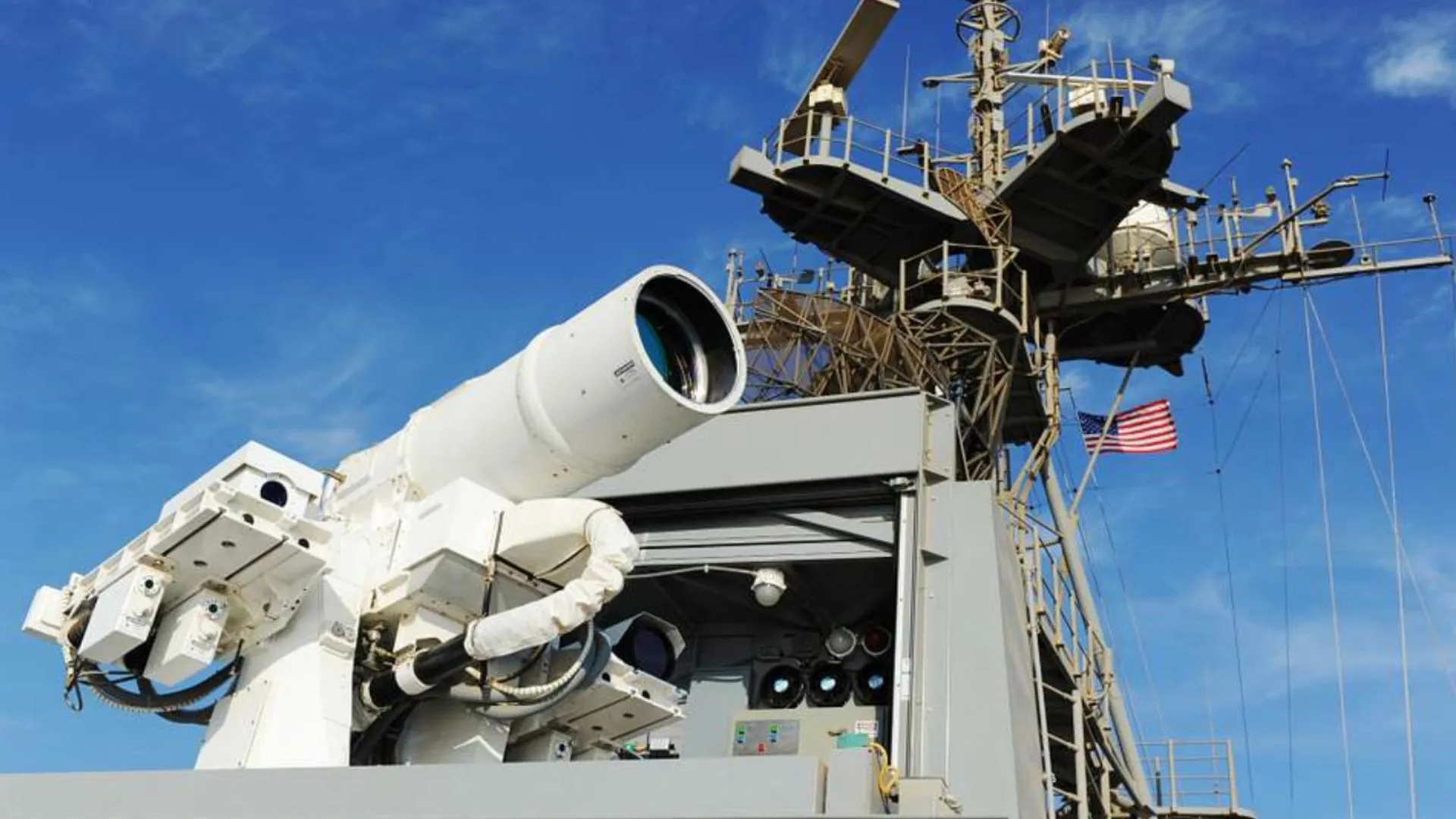 美國海軍9艘驅逐艦已配備雷射武器應對無人機威脅 1