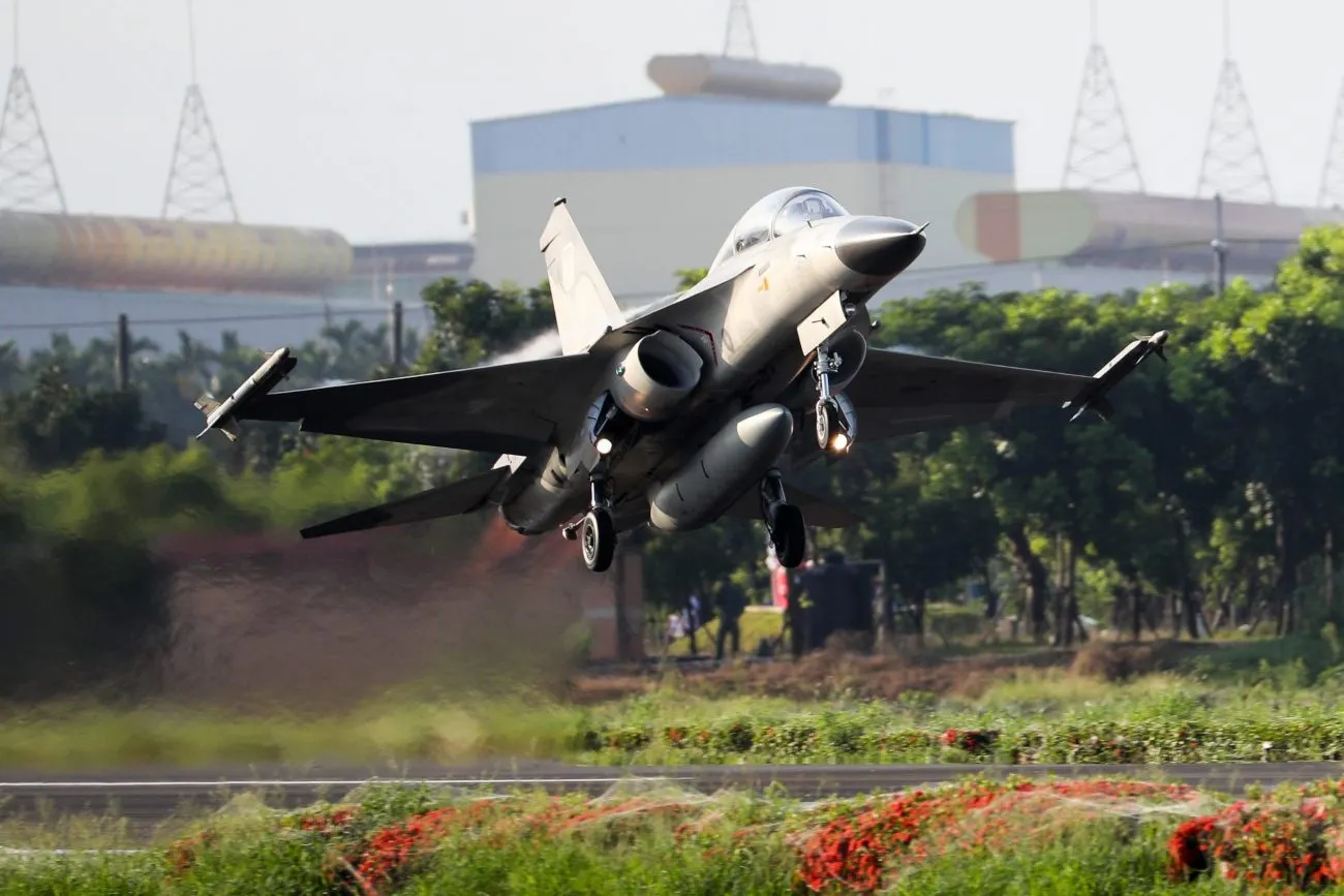 印度癱瘓巴基斯坦空軍基地、伊朗重創波灣美軍據點:無人機與巡弋飛彈攻擊下的空軍基地生存之道 1