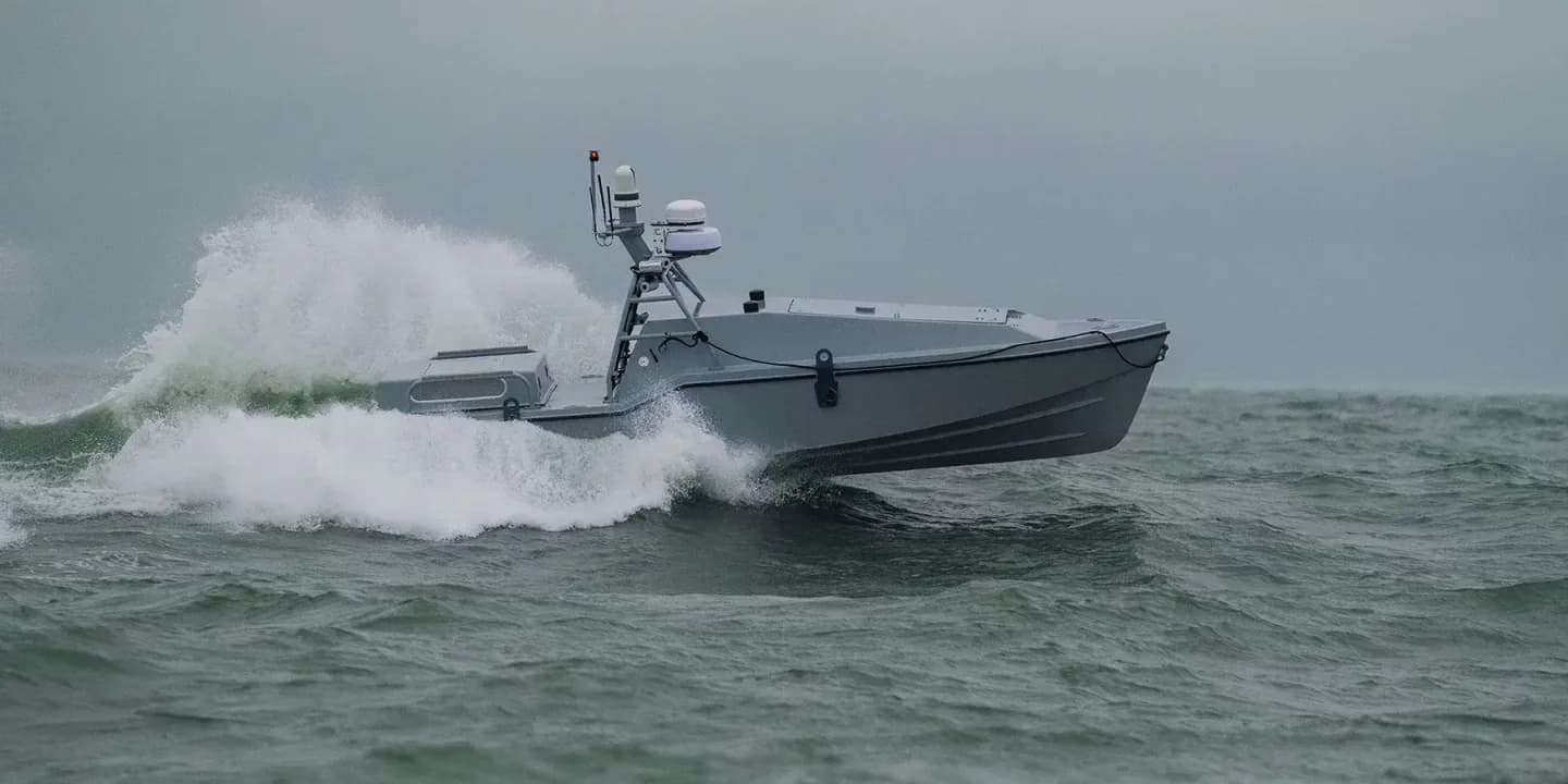 Historic First: Unmanned Surface Vessel Rescues Apache Helicopter Crew, Marking New Era for Search and Rescue 1