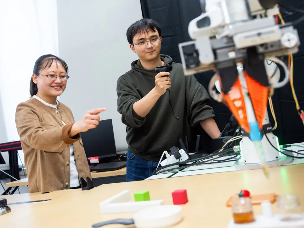 Award-Winning Researcher Yen-Ling Kuo Trains Robots to Make 'Educated Guesses' 1