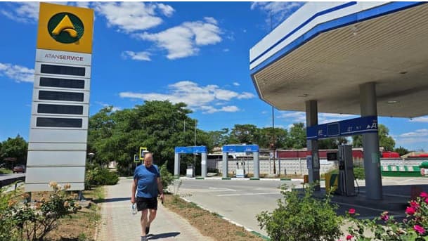 Ukraine Drone Strikes on Russian Refineries Force World's Largest Oil Producer to Import Gasoline by Sea
