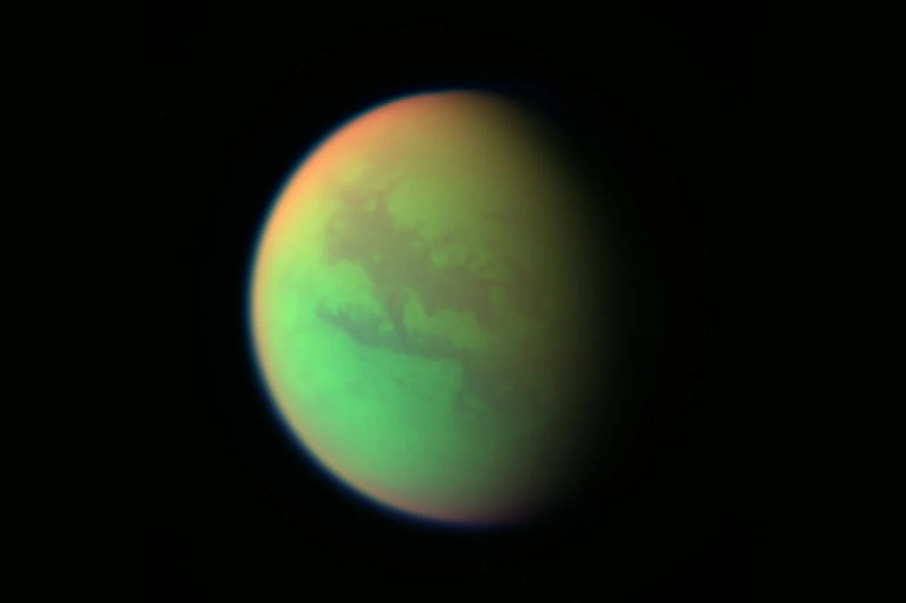Mysterious Molecule Found on Both Pluto and Titan Has Never Been Recorded in Any Chemical Database