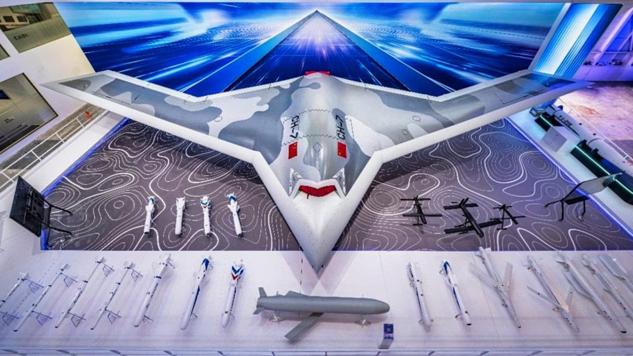 中國「九天」噴射動力無人機母艦完成首飛,可一次釋放百架無人機群 1