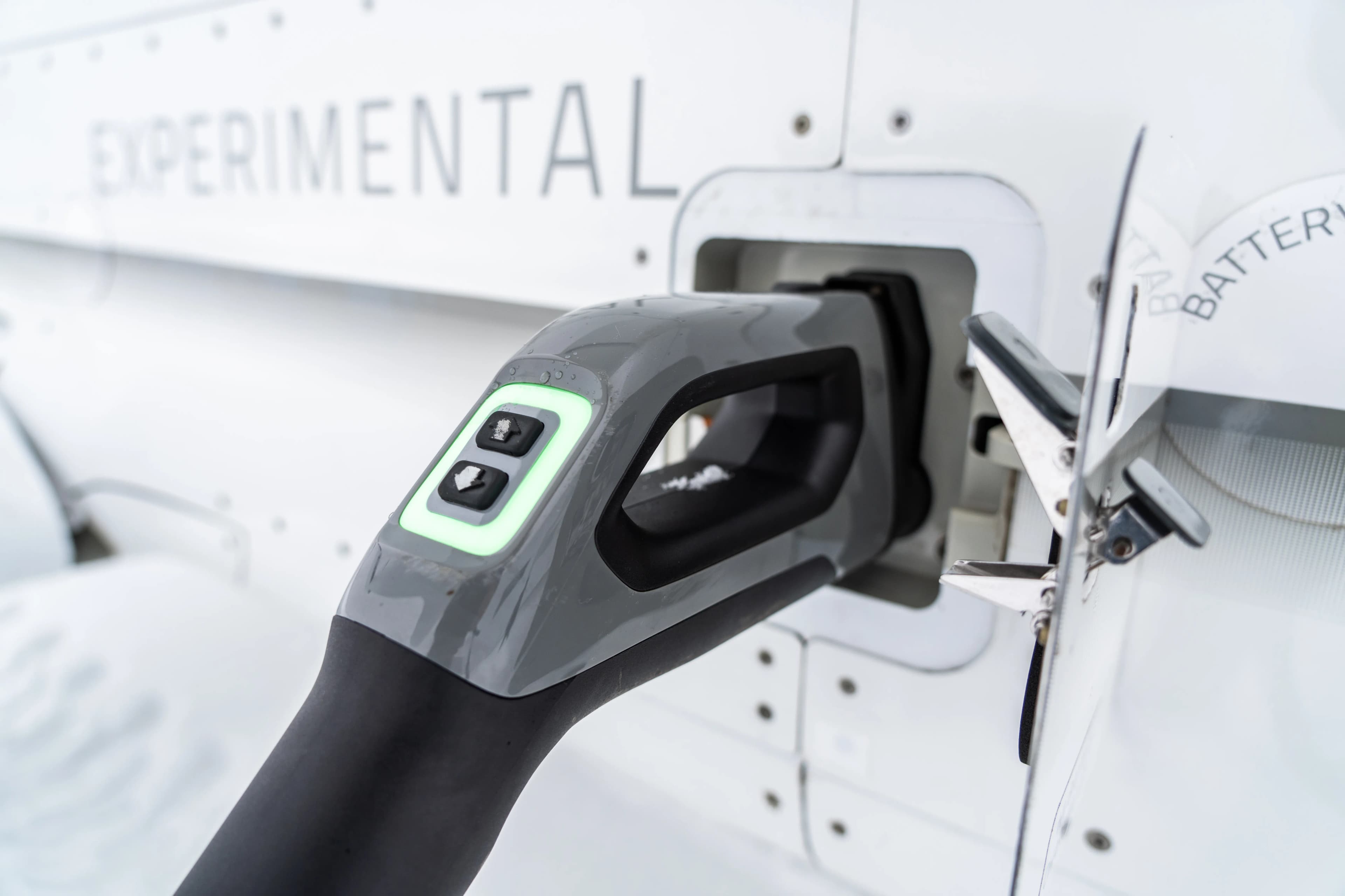 Air Taxi Makers Plan Tesla-Style Charging Network for Electric Aircraft