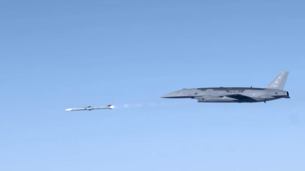 美國空軍首次完成CCA實彈射擊測試,採用Anduril YFQ-44A無人機