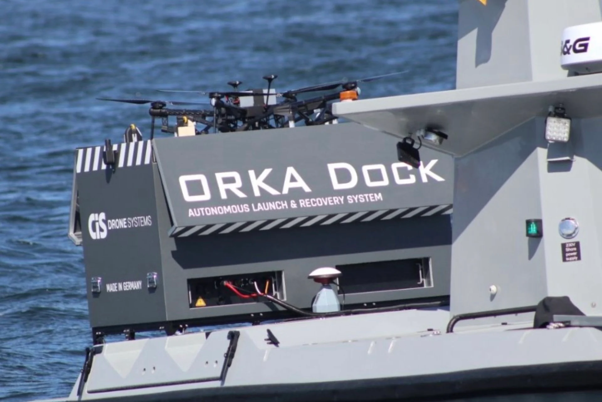 德國CiS發表ORKA Dock:全球首款可在移動無人艇上自主起降的無人機機庫系統 1