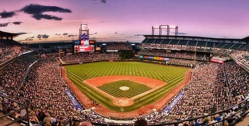 FBI與FAA聯手取締!科羅拉多棒球場Coors Field遭多架無人機非法闖入 1