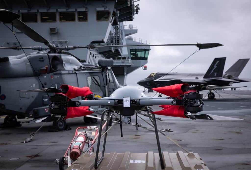 火冠雀行動:HMS威爾斯親王號展示英國皇家海軍「混合艦隊」轉型進程 1