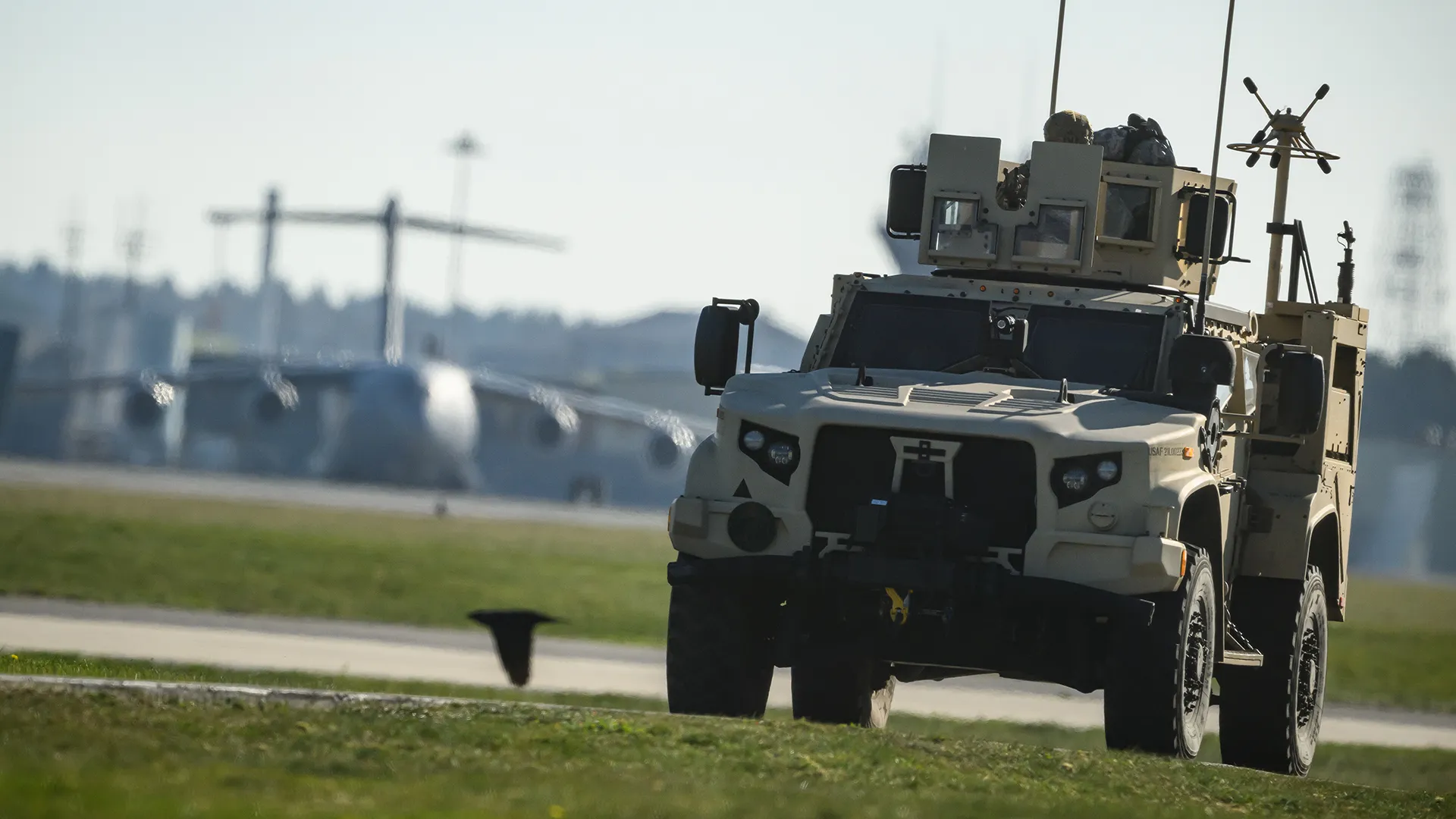 IISS Report: Russia 'Highly Likely' Behind Drone Incursions Over US Military Bases in the UK