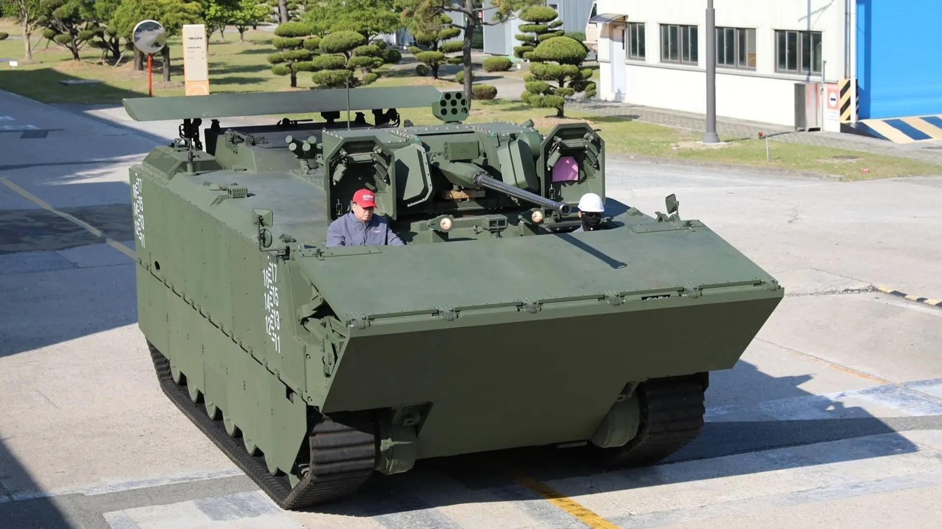 韓國首度公開KAAV-II兩棲突擊車原型:配備40mm無人砲塔與高速滑航船體 1
