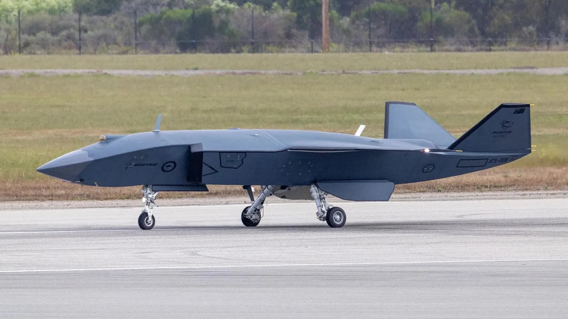 MQ-28「幽靈蝙蝠」無人機首度從美國海軍基地起飛 飛越太平洋上空 1