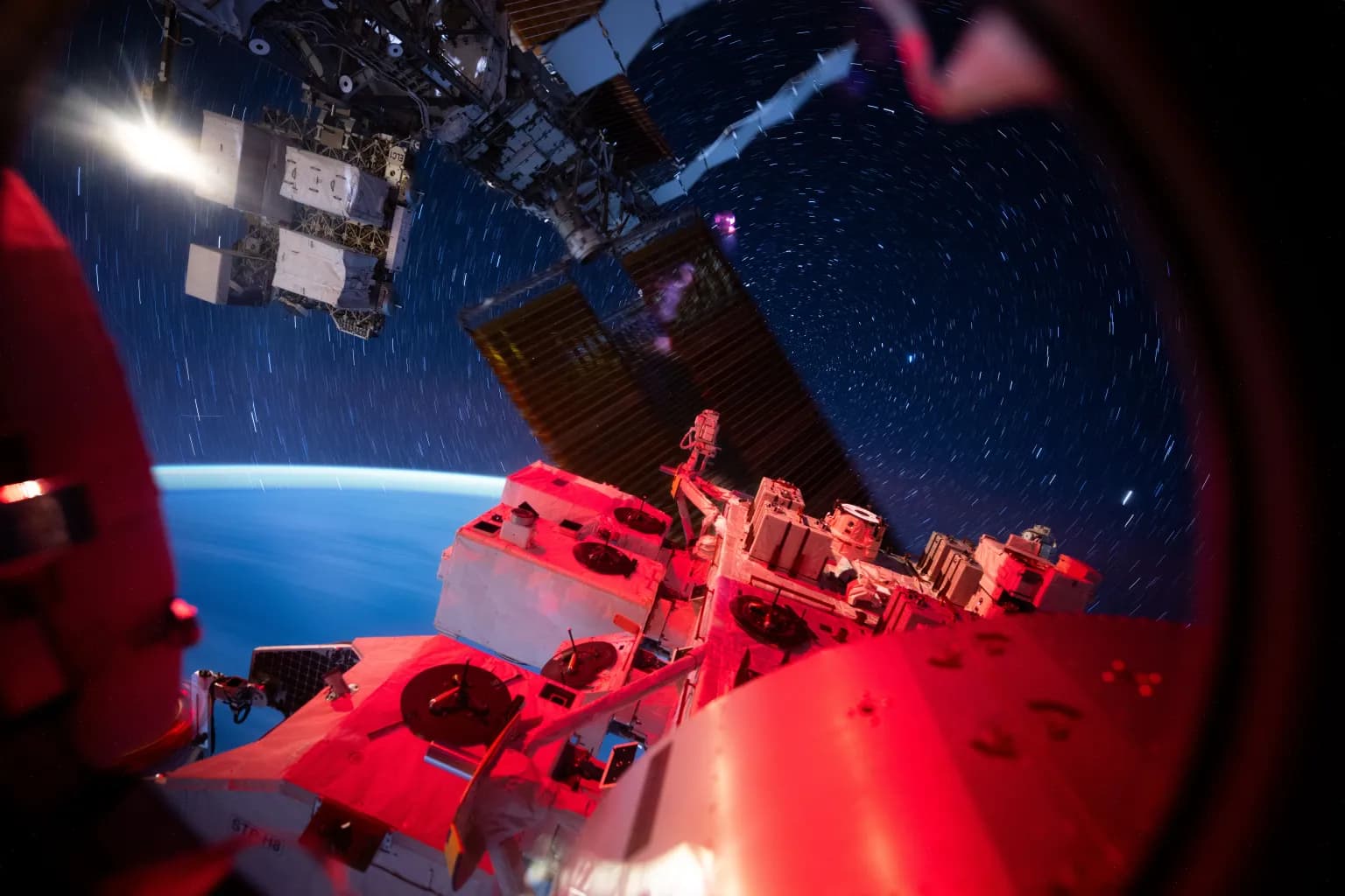NASA 公布 2025 年國際太空站科學研究成果:機器人手術、固態電池等重大突破 1