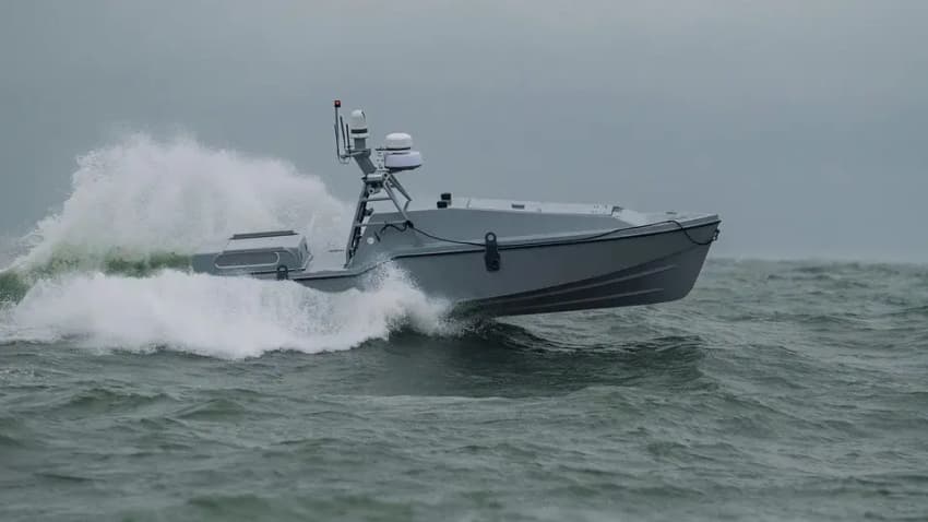 World First: Unmanned Surface Vessel Saronic Corsair Rescues Two U.S. Army Apache Crew Members off Oman Coast 1