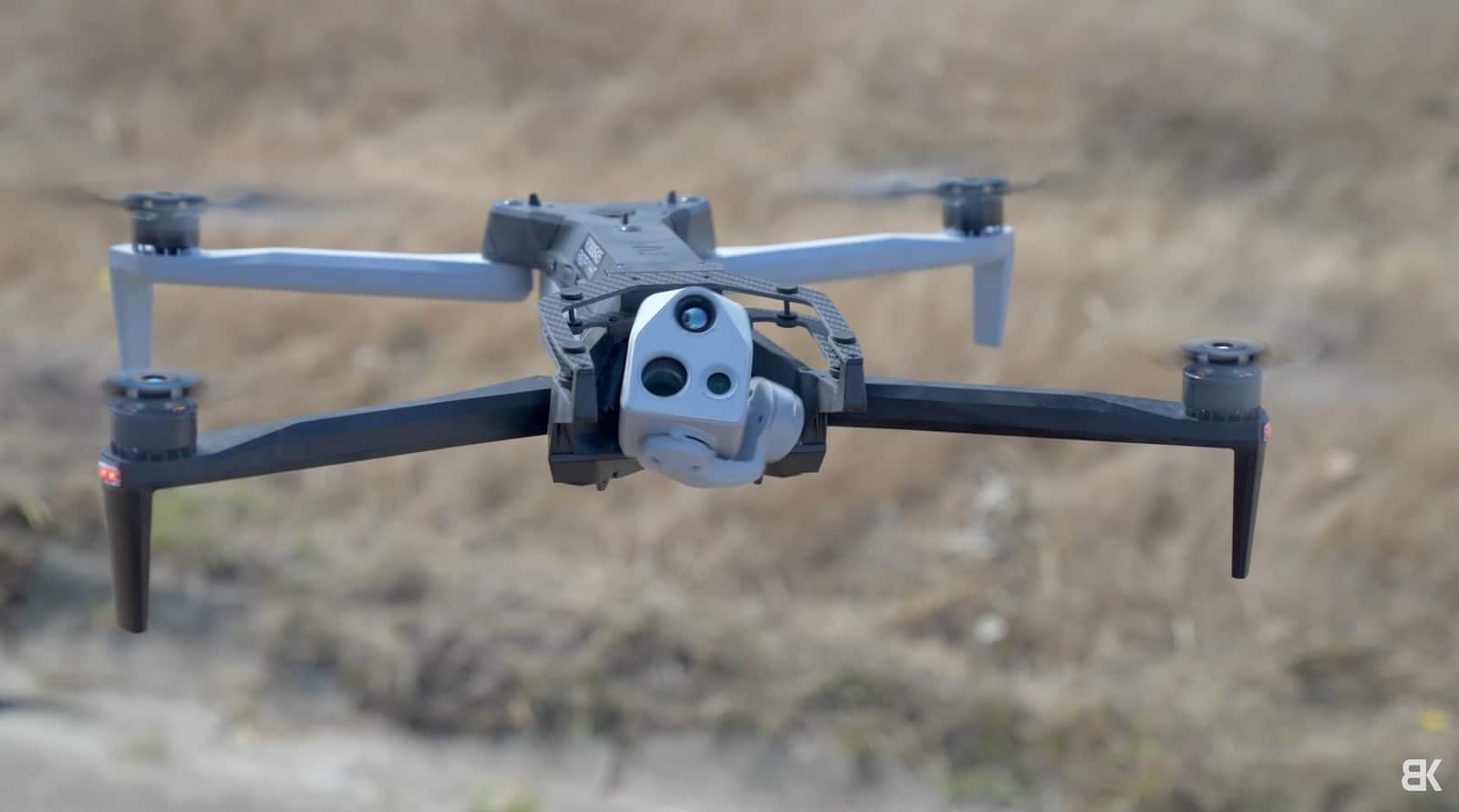 Skydio X10 無人機追蹤竊賊逃逸車輛 美國弗雷斯諾警方成功逮捕兩名零售竊盜嫌犯 1