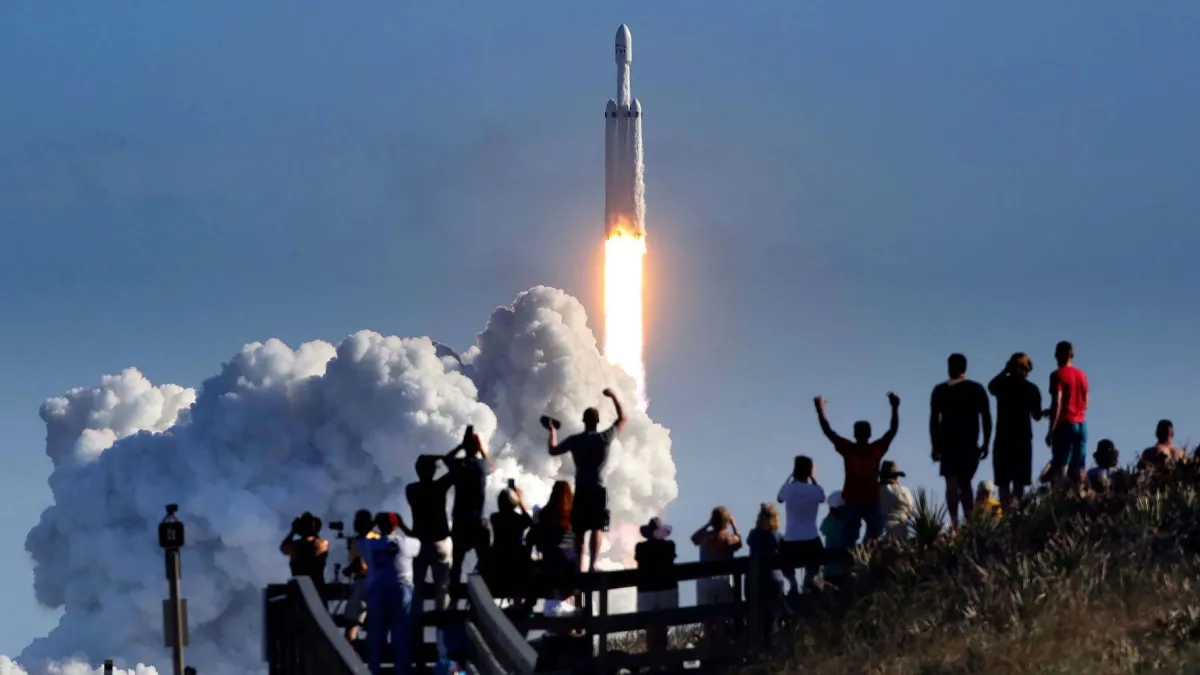 SpaceX Valuation Briefly Surpasses Amazon at $2.6 Trillion 1