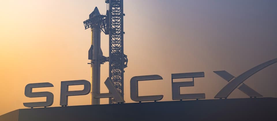 SpaceX 宣布與 Cursor 合作,共同開發 AI 程式開發模型 1