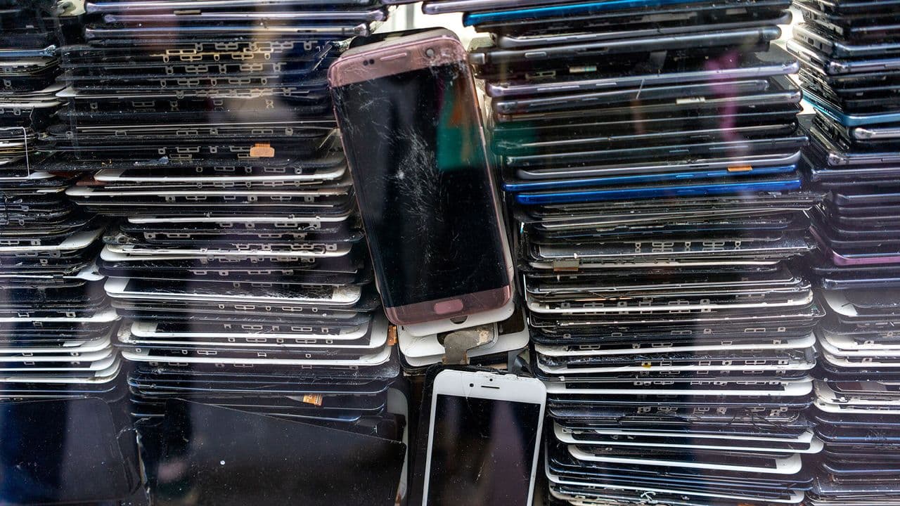 UC San Diego Researchers Turn Old Smartphones into Low-Cost Data Centers: Single-Core Performance Rivals Multi-Core Servers 1
