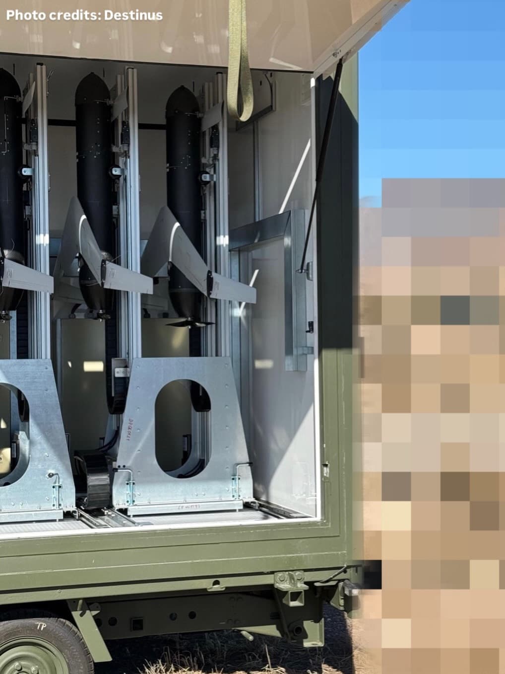 西班牙陸軍測試Destinus貨櫃式攔截器發射系統 專門應對無人機群攻擊 1