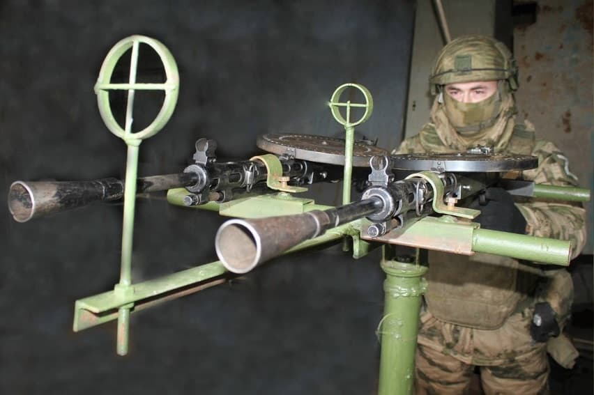 俄軍機動射擊小組配備二戰時期德格捷廖夫機槍執行反無人機任務 1