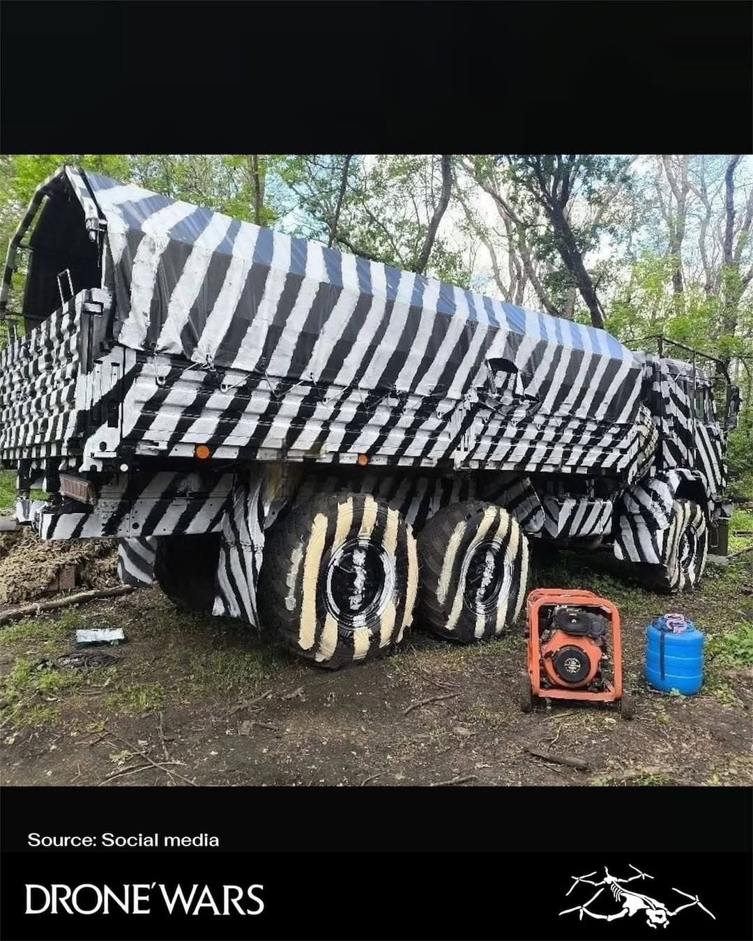 俄軍卡車塗裝「斑馬紋」迷彩 試圖干擾美製Hornet無人機AI導引系統 1