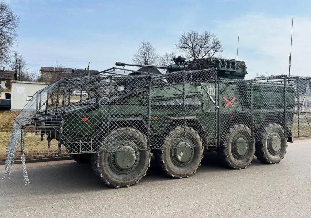 立陶宛「Vilkas」Boxer裝甲運兵車加裝反無人機防護籠曝光