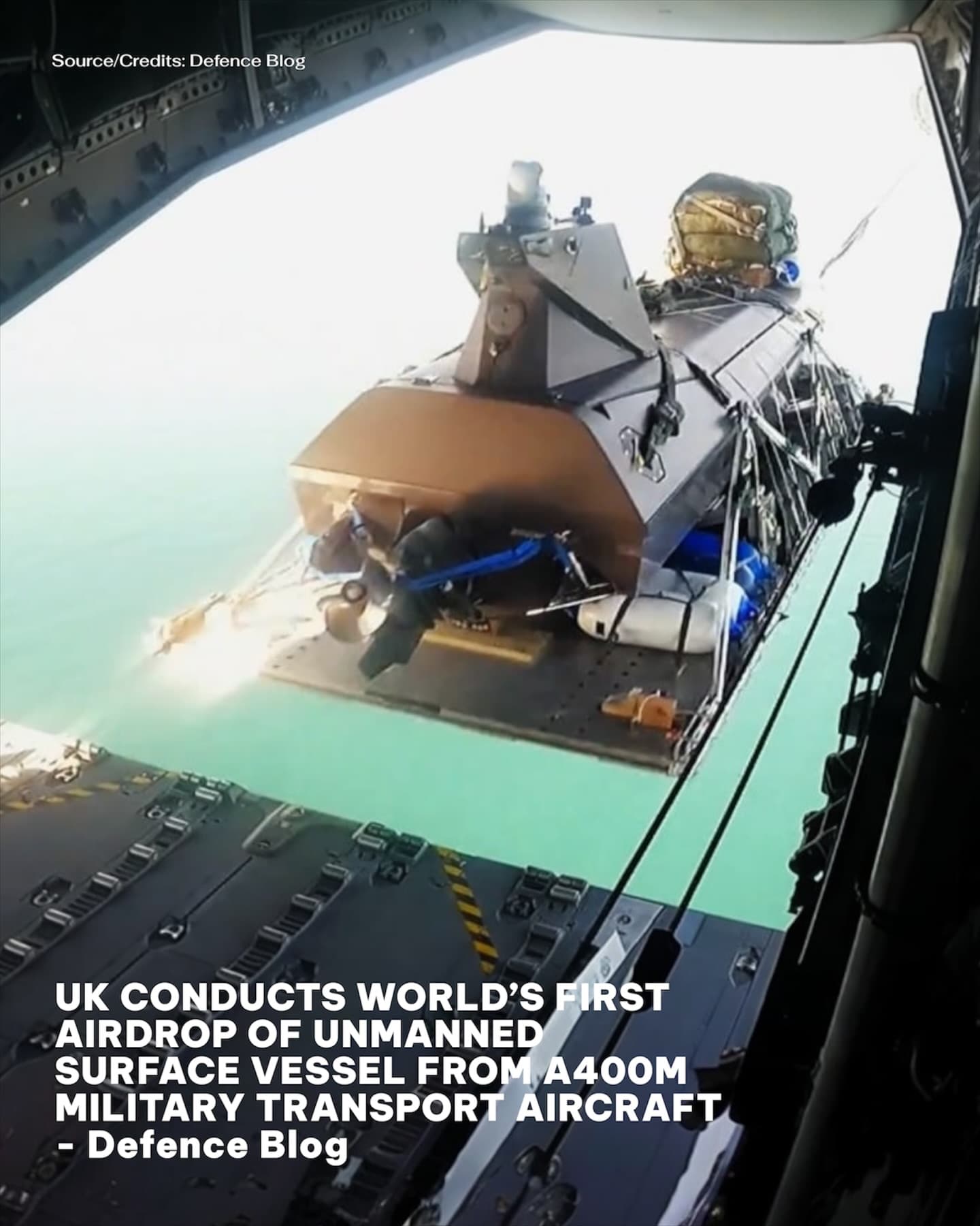 英國皇家海軍完成全球首次從軍用運輸機空投無人水面艦艇創舉